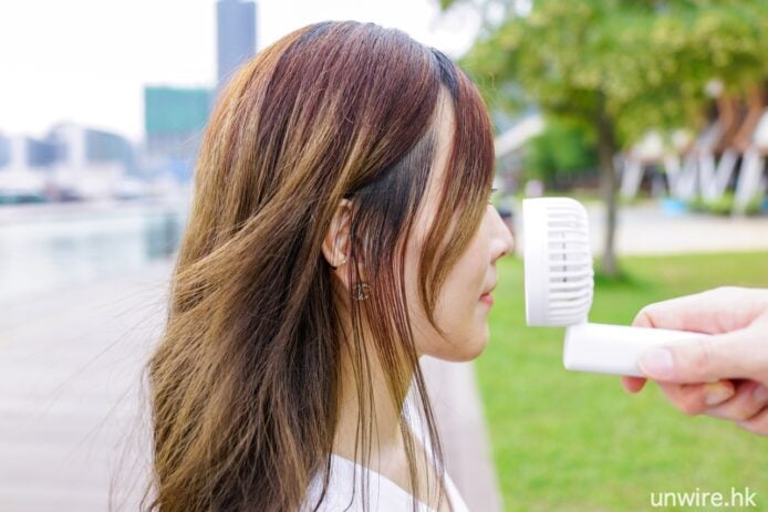 便攜式風扇近距離吹風示範.