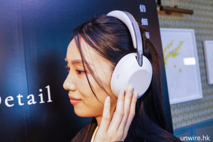 耳機佩戴示範,專注享受高質素音樂體驗.