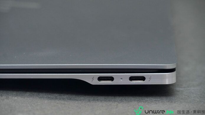 筆記本電腦底部的USB-C連接埠特寫.