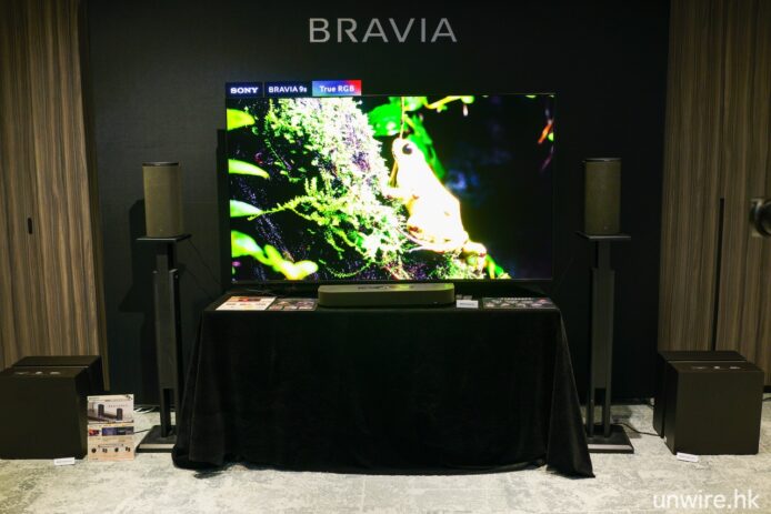 電視展示區,配備索尼BRAVIA電視和音響系統,.