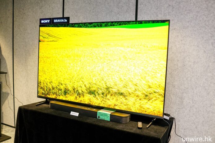 ALT:索尼BRAVIA 4K高清電視展示黃金稻田畫面.