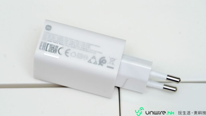 充電器插頭與電源線.