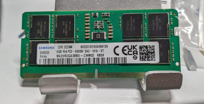 假貨DDR5 RAM晶片內部竟是玻璃纖維,揭示二手市場的潛在風險。.