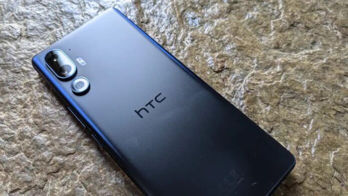HTC 智能手機背面圖.