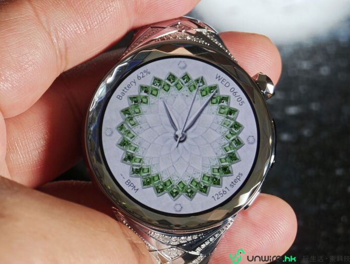 華為WATCH UD春季版智能手錶展示.