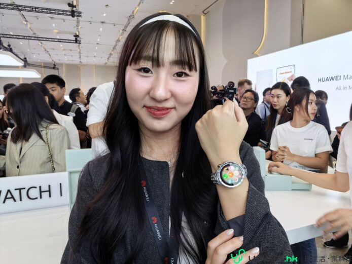 華為WATCH UD春季版奢華智能手錶展示.