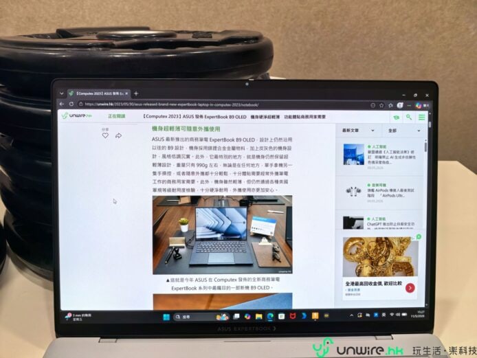 輕薄耐用的 ASUS ExpertBook Ultra 筆記本電腦展示.