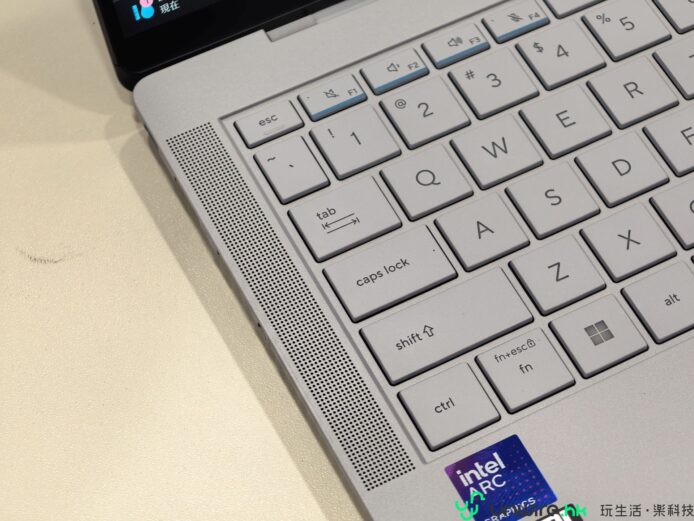 輕薄堅固的 ASUS ExpertBook Ultra 筆記本電腦，適合商務專業人士，今日正式開售，價格由 $XXXXX.