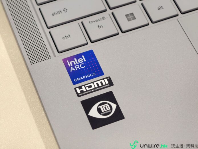 輕薄堅固的筆記本電腦，配備Intel ARC顯卡和HDMI接口，適合專業用戶。.