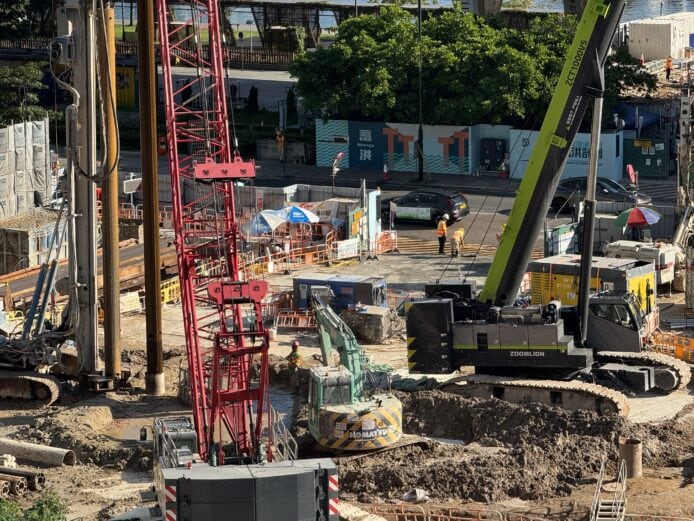 ALT標籤:工地施工現場,施工機械與建築材料.