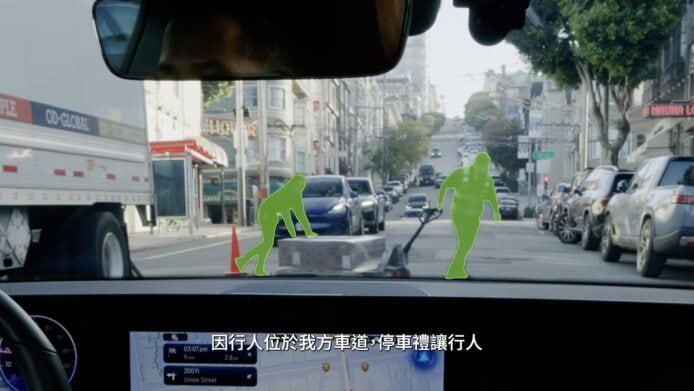 繁忙城市街道交通情景,車輛與行人交匯,展.