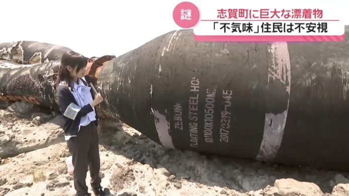 巨大疏浚軟管漂浮在能登半島海域.