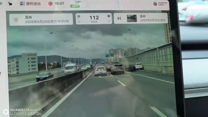 特斯拉車輛急速減速避開追撞.