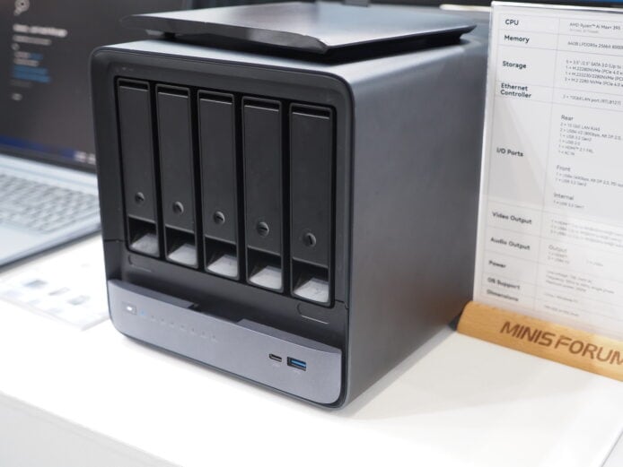 Mini PC 多硬碟擴展槽展示.