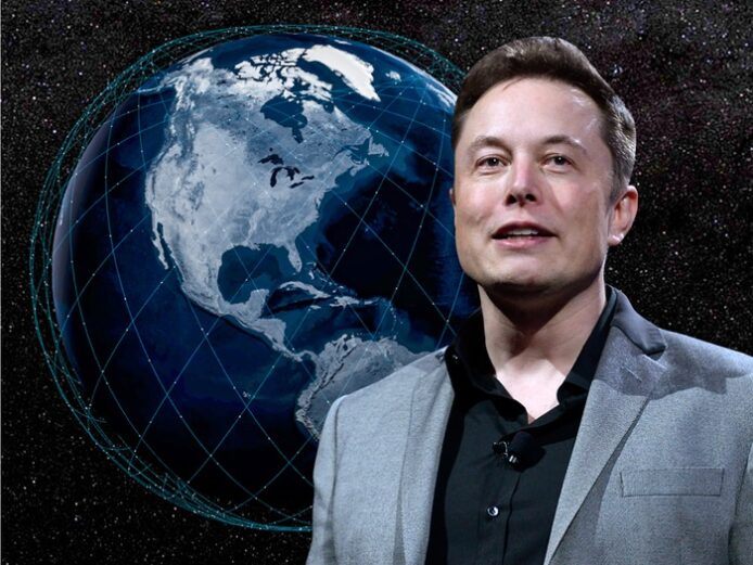 Elon Musk 在太空背景前演講.