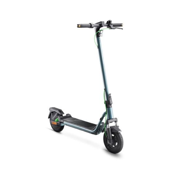 電動滑板車方便快捷的交通工具.