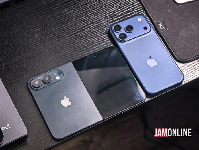 摺疊iPhone模擬圖，展開後接近iPad mini比例.