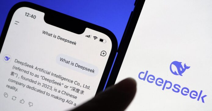 手機顯示DeepSeek AI搜尋應用界面.