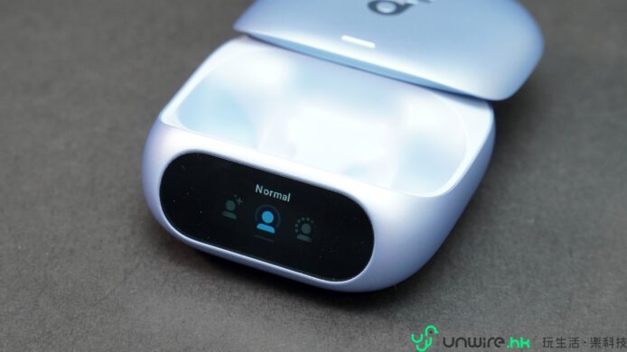 藍牙耳機充電盒，便攜式設計，適合日常使用.