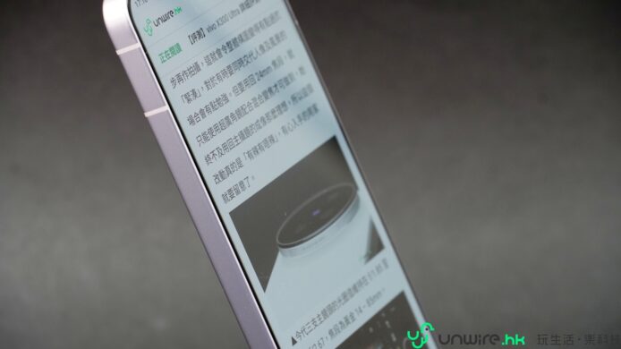 智能家居控制器與手機應用程式界面.