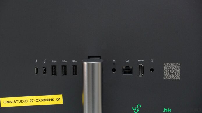 多功能USB充電站，配備多個USB端口和電源插座.