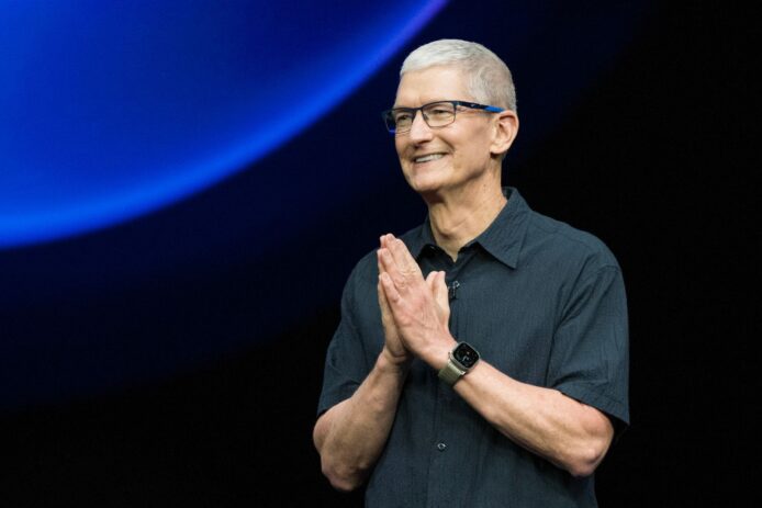 蘋果公司CEO Tim Cook 在發布會上微笑.