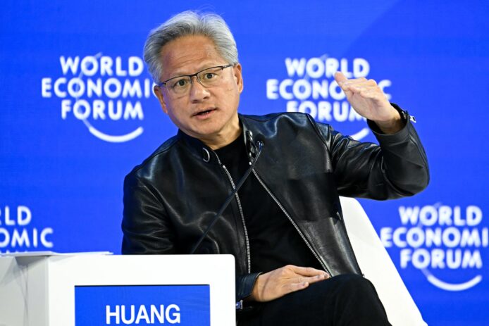 黃仁勳在世界經濟論壇發言.