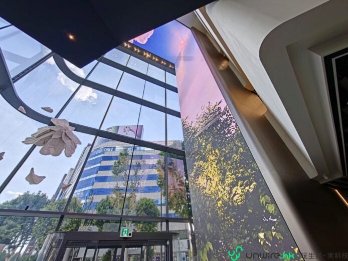 寬敞明亮的LG陳列室，展示多款電子產品.