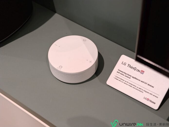 LG ThinQ AI智能喇叭展示於展櫃.