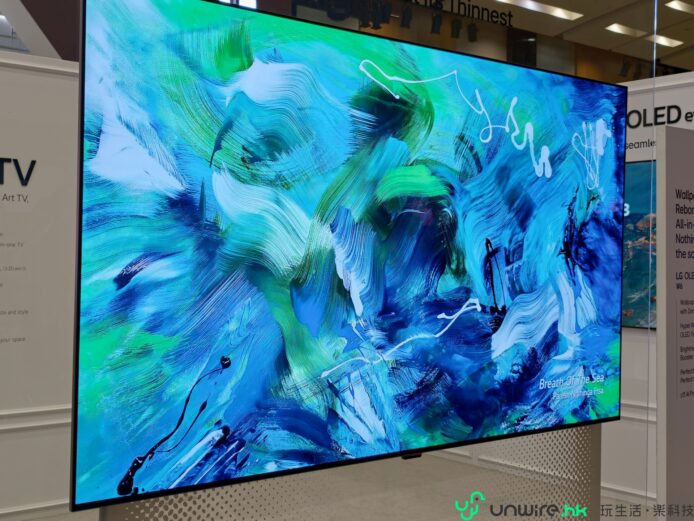 大屏幕OLED電視展示,色彩鮮明細膩.