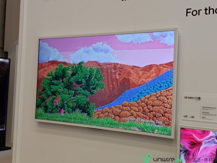LG OLED電視顯示多彩自然景觀.