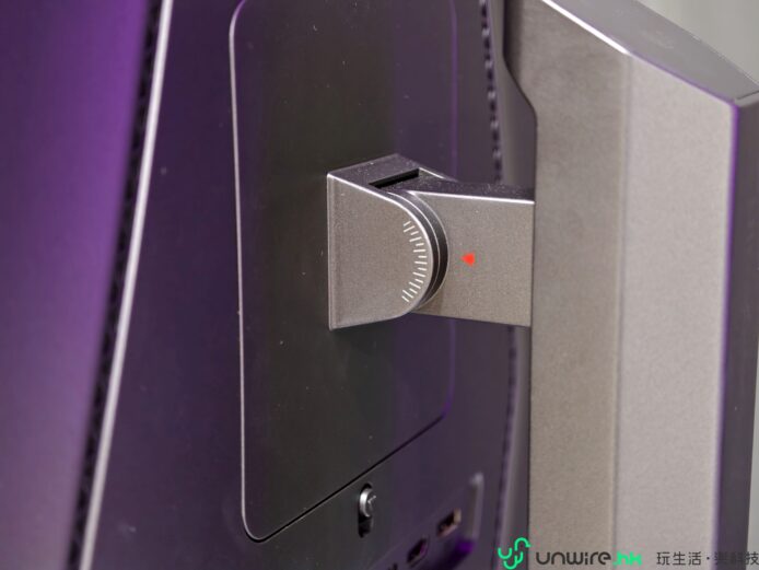 LG電視調整旋鈕特寫.