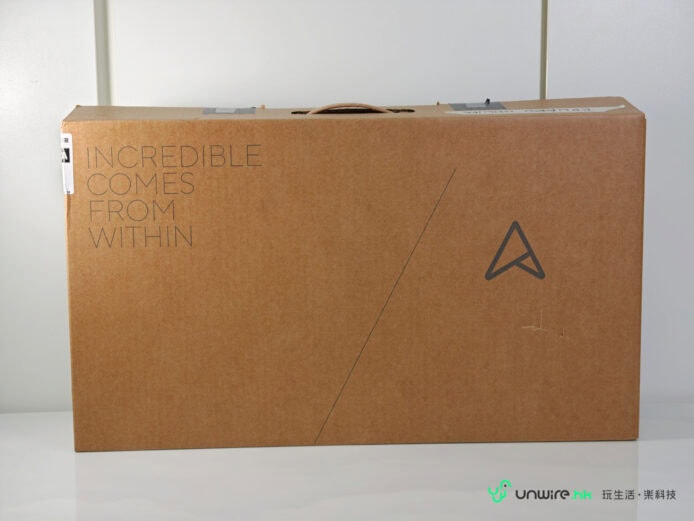 ASUS Zenbook A16包裝盒展示.