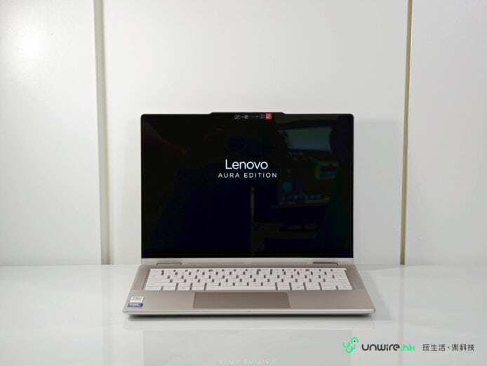 Lenovo Yoga 7 2-in-1 Aura Edition筆電展示.