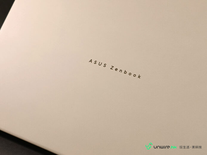 ASUS Zenbook A16 機身封面特寫.