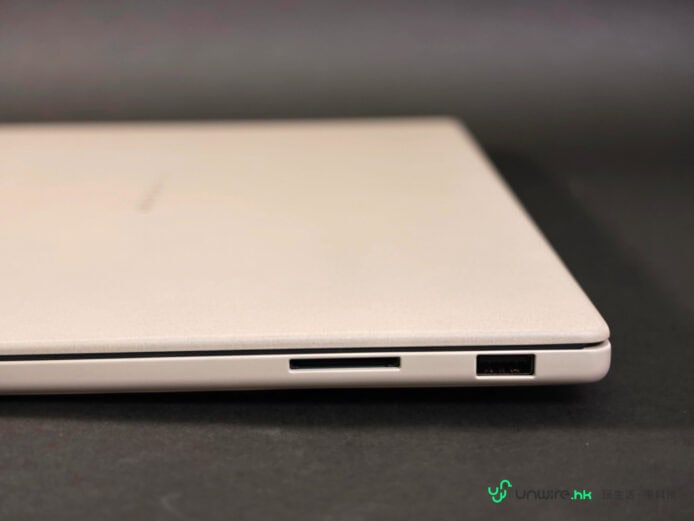 ASUS Zenbook A16輕薄設計與多功能接口.