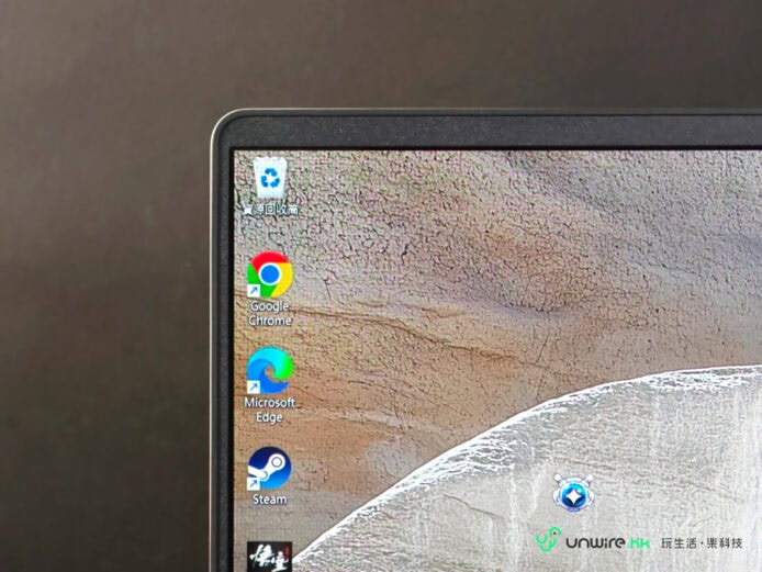 Zenbook A16 螢幕顯示多個應用程式圖示.