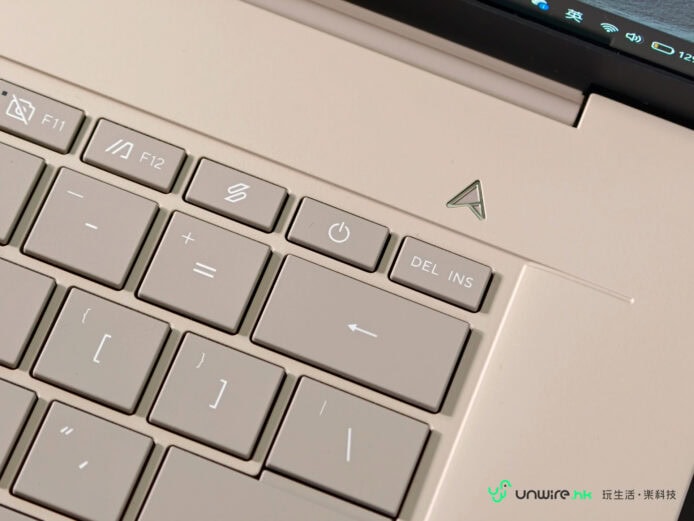 ASUS Zenbook A16 輕薄鍵盤細節圖.