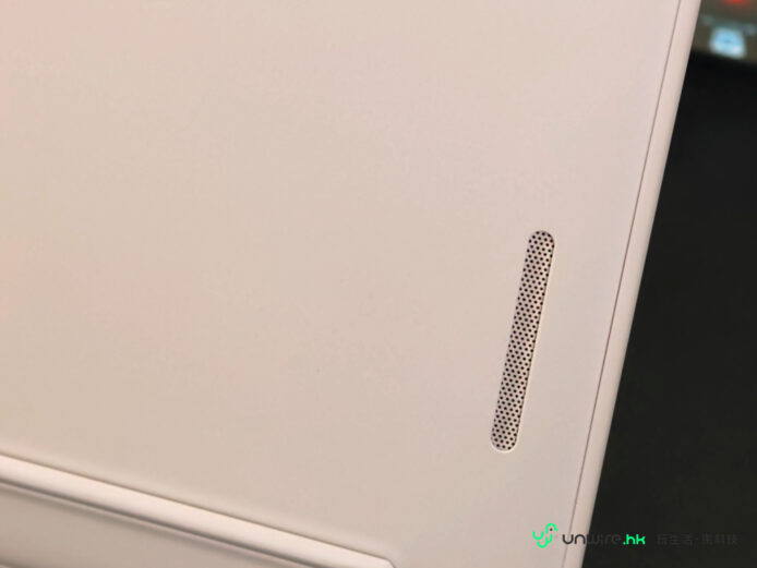 ASUS Zenbook A16 輕薄機身側面細節.