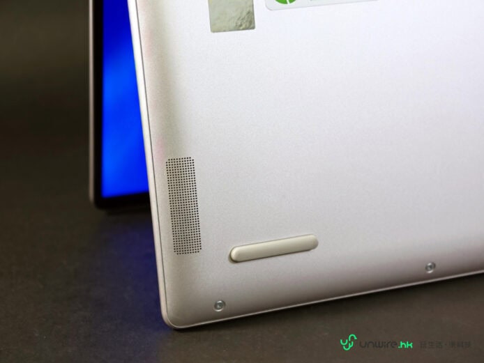 Lenovo Yoga 7 2-in-1 Aura Edition 筆電底部細節.