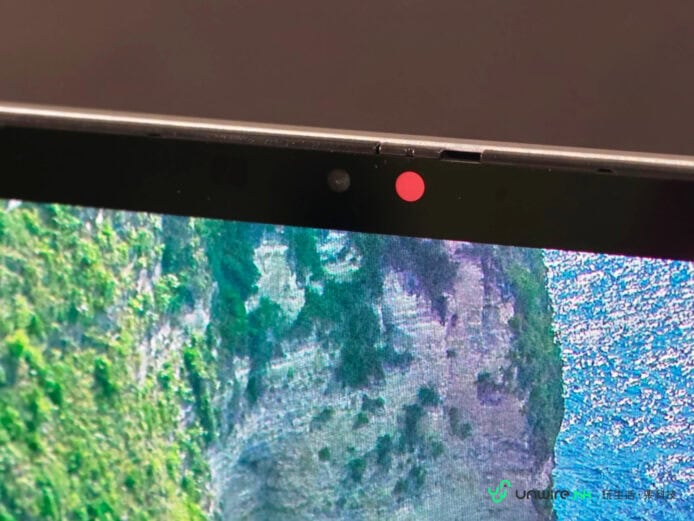 Lenovo Yoga 7 2-in-1 Aura Edition筆電前端細節.
