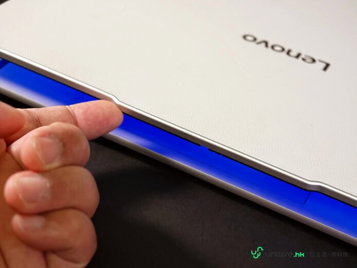 聯想Yoga 7 2-in-1 Aura Edition筆電側面.