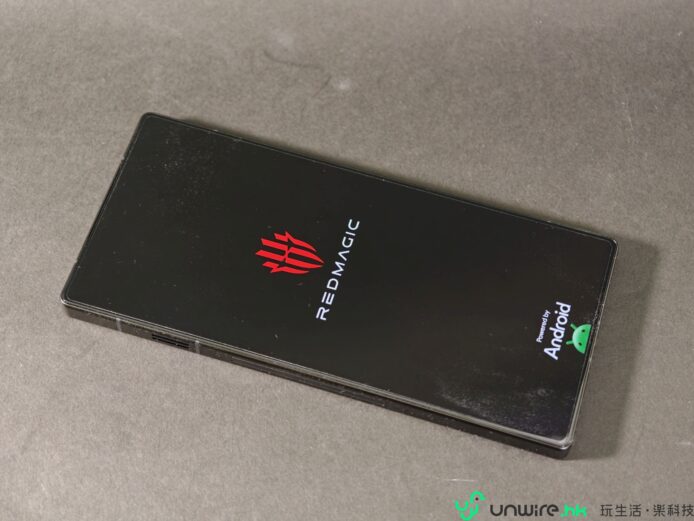REDMAGIC 11 S Pro手機展示,黑色設計.