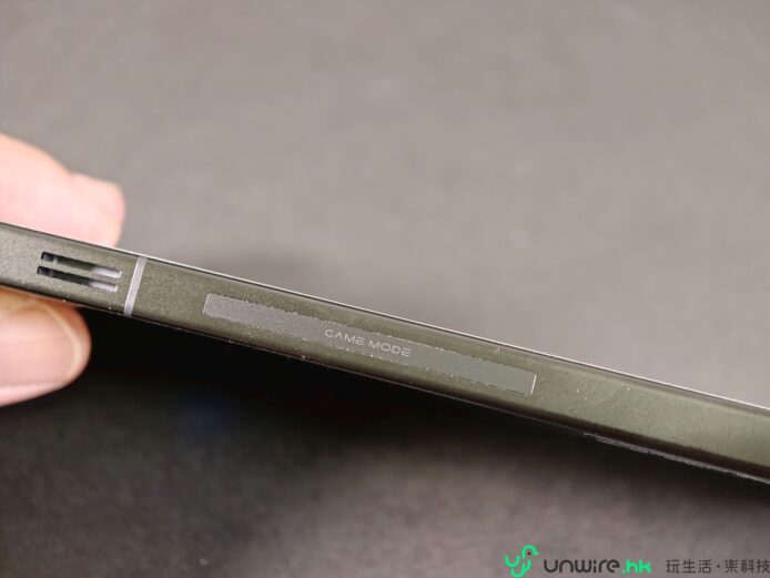 REDMAGIC 11 S Pro 手機側面展示.