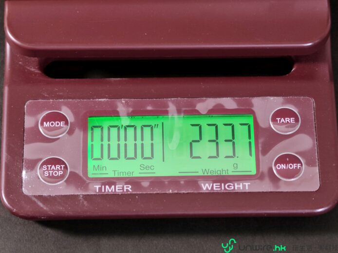 電子秤顯示233.7克.