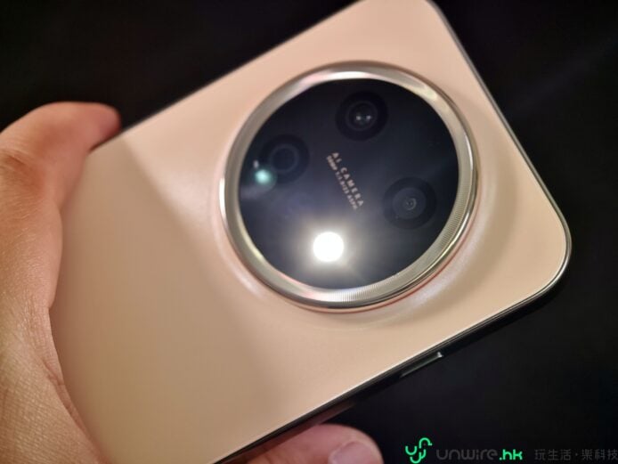 華為nova 15 Max手機雙鏡頭特寫.