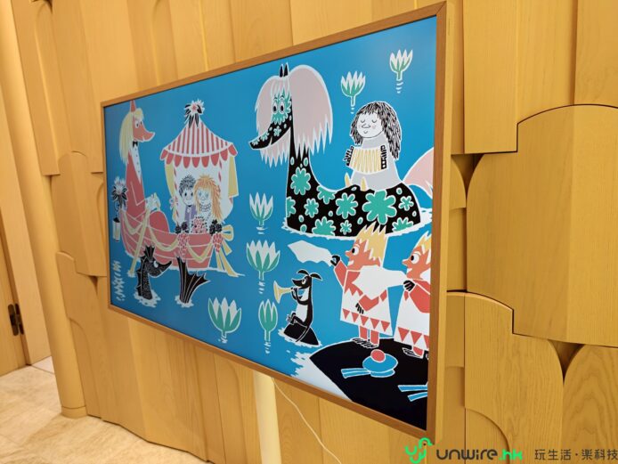 卡通動物和人物在彩色電視屏幕上.