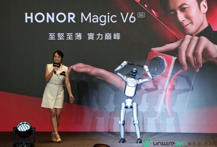 Honor Magic V6摺疊手機展示.