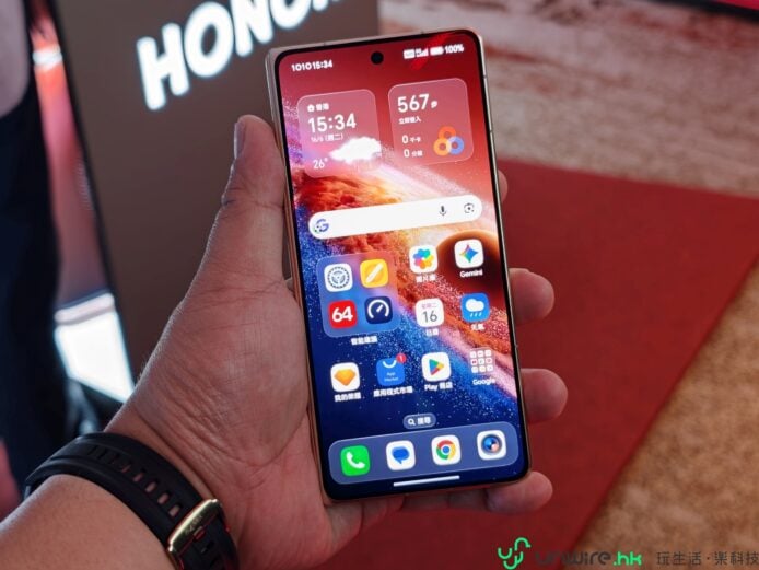 Honor Magic V6 大摺手機展示.