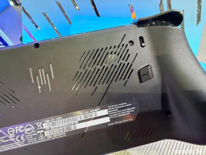 Acer Chromebook底部的技術規格和散熱設計.